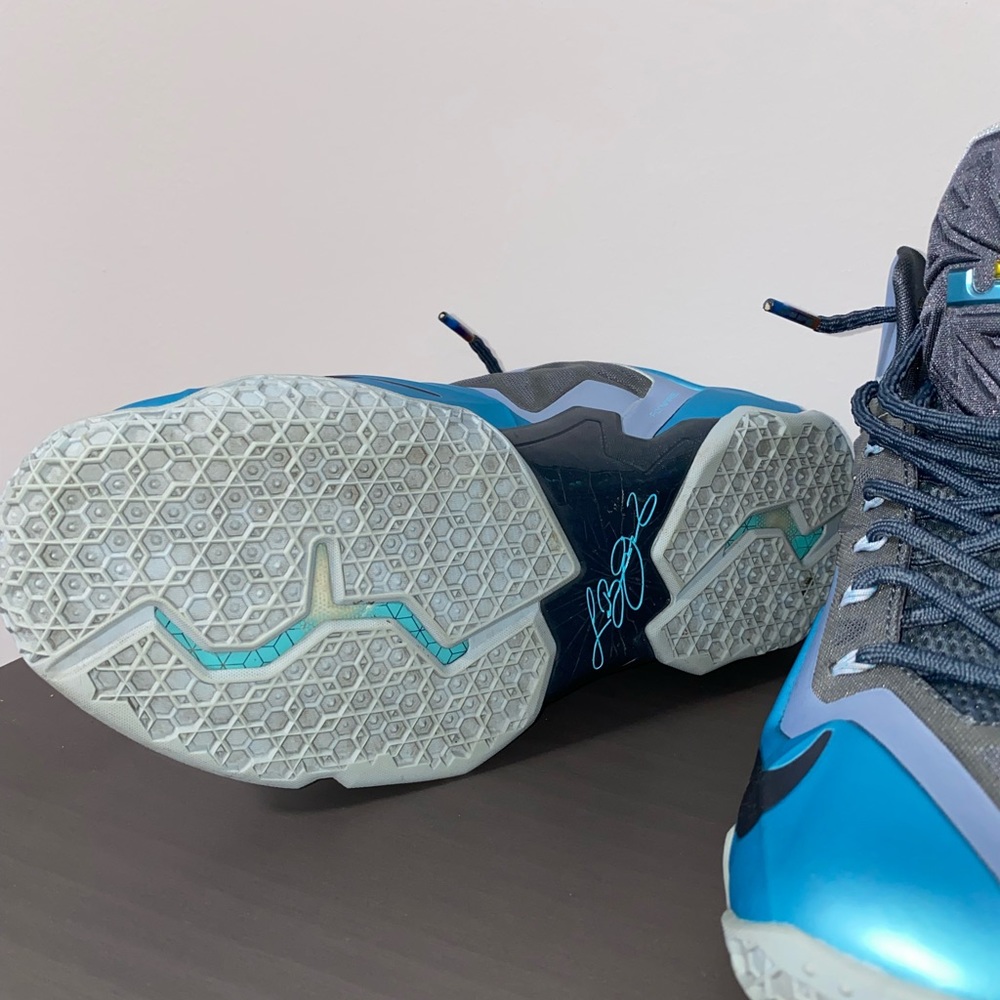 Nike - Picture 5 of 16